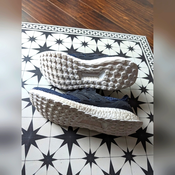 Adidas Ultraboost Parley size 9.5 - Picture 1 of 3